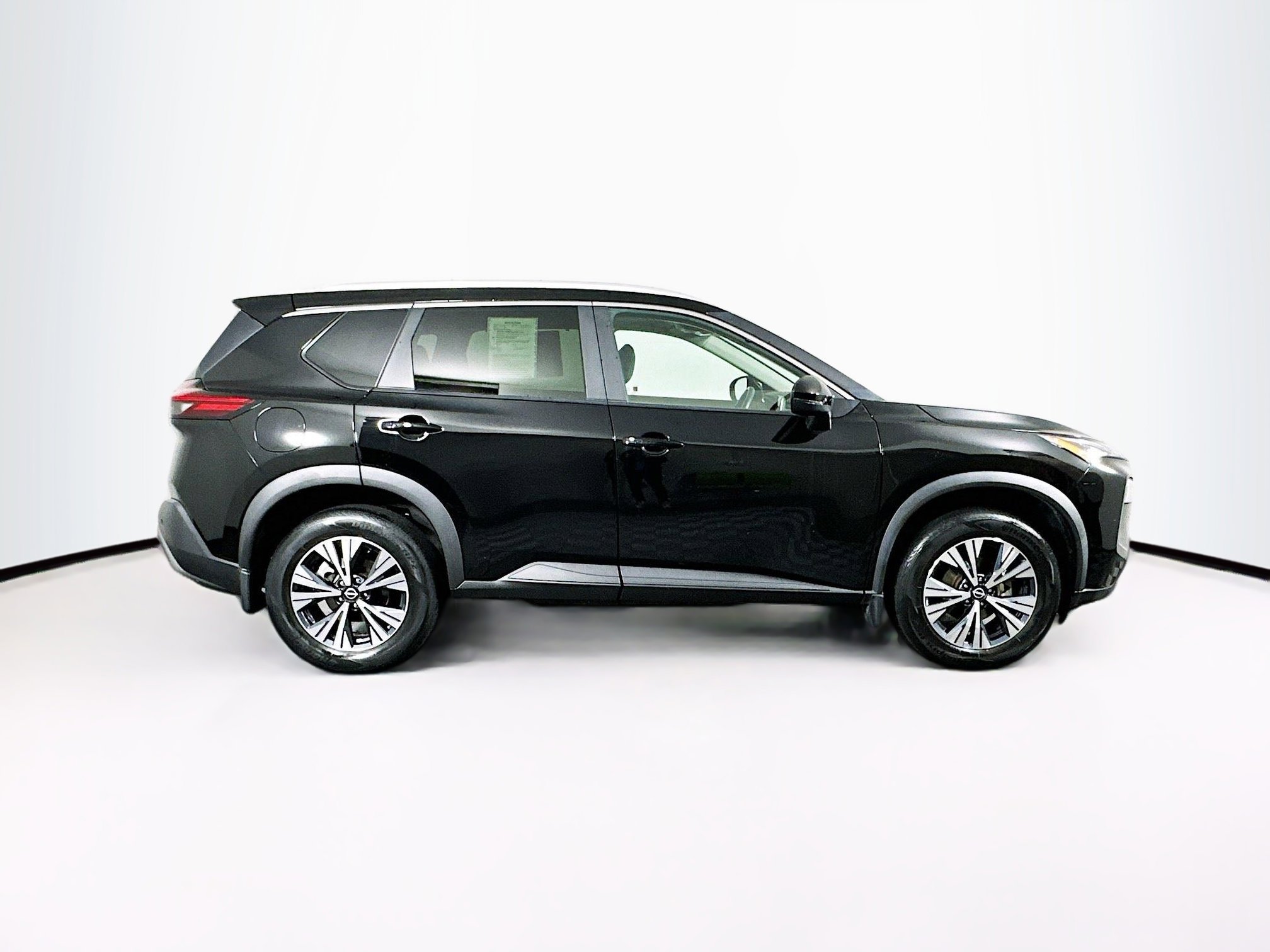 Used 2023 Nissan Rogue SV w/ SV Premium Package image 10