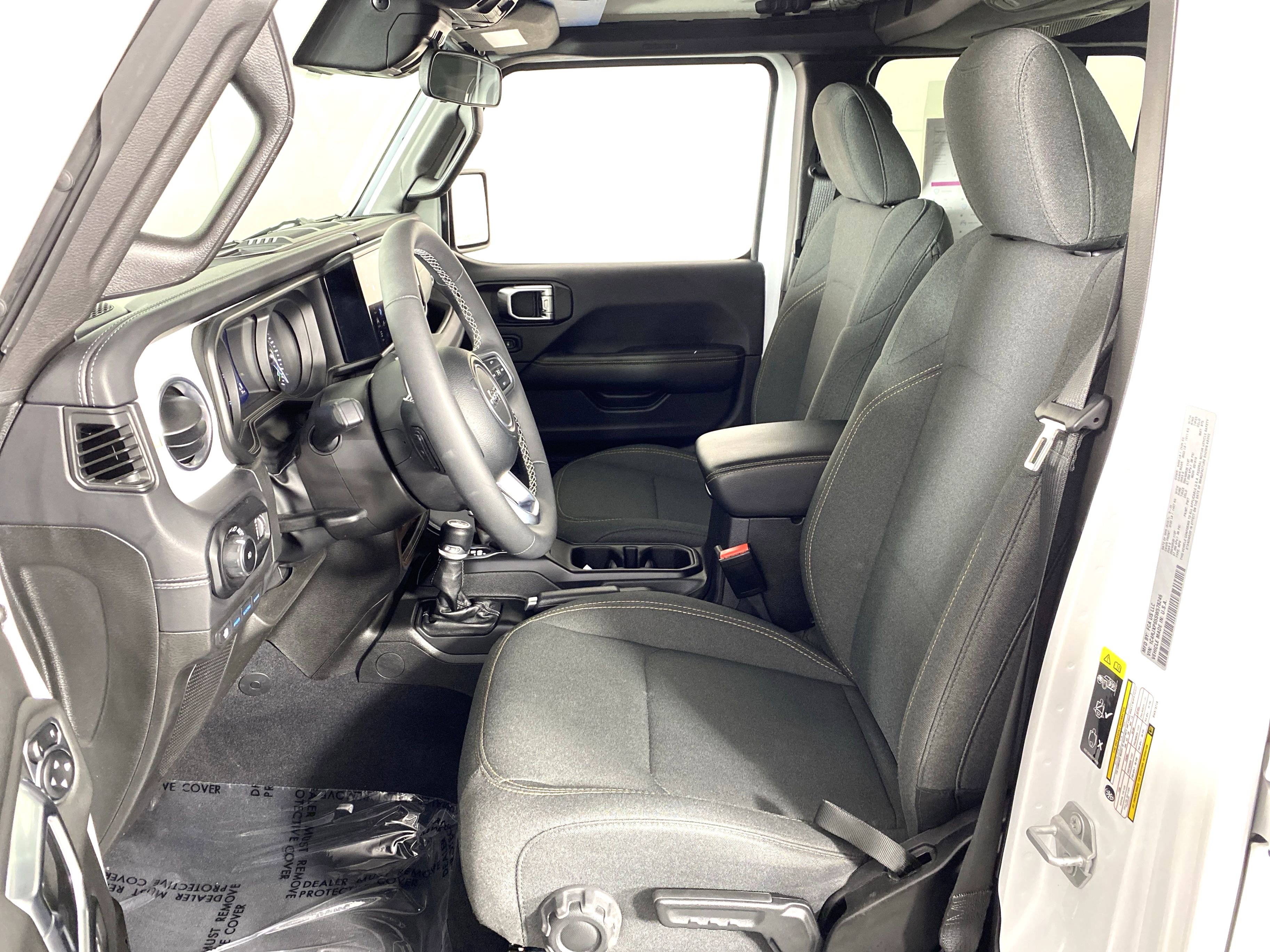 Used 2025 Jeep Wrangler Sahara AWD/4WD image 17