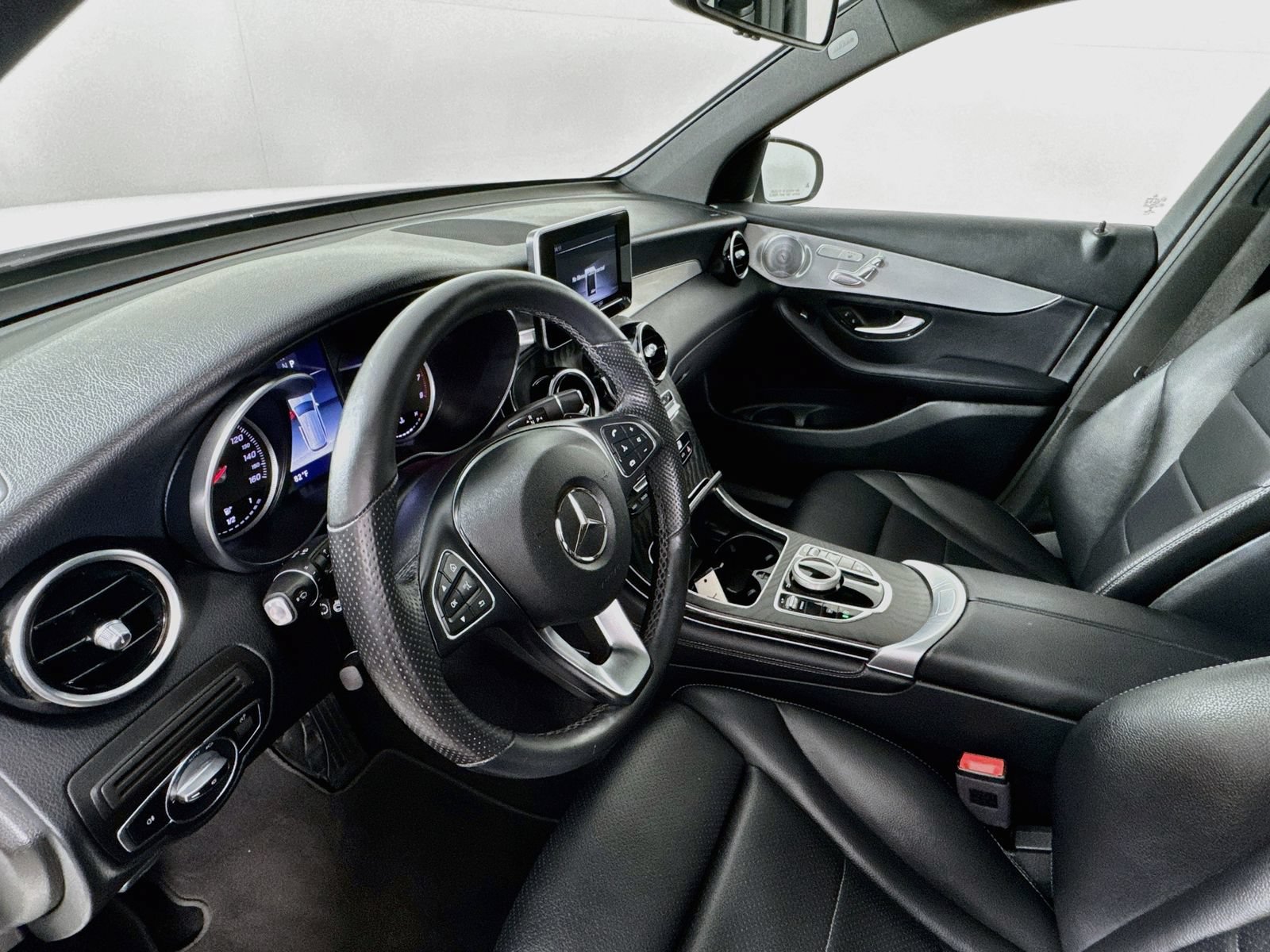 Used 2019 Mercedes-Benz GLC 300 4MATIC image 10