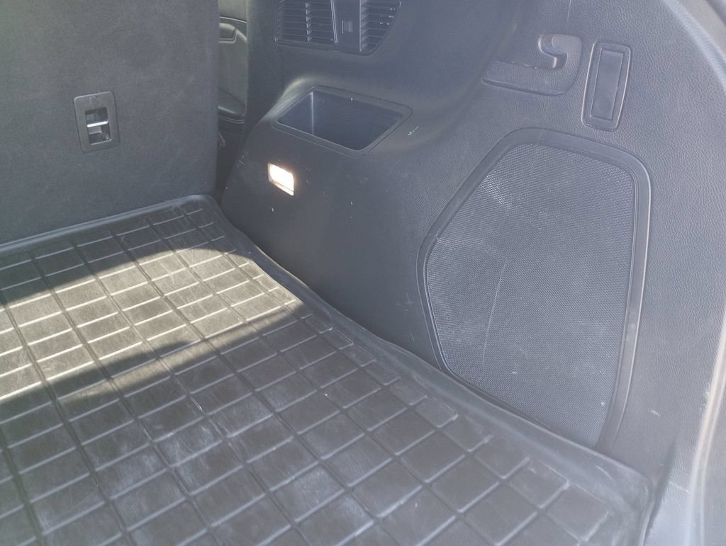 Used 2020 Ford Edge Titanium FWD image 16