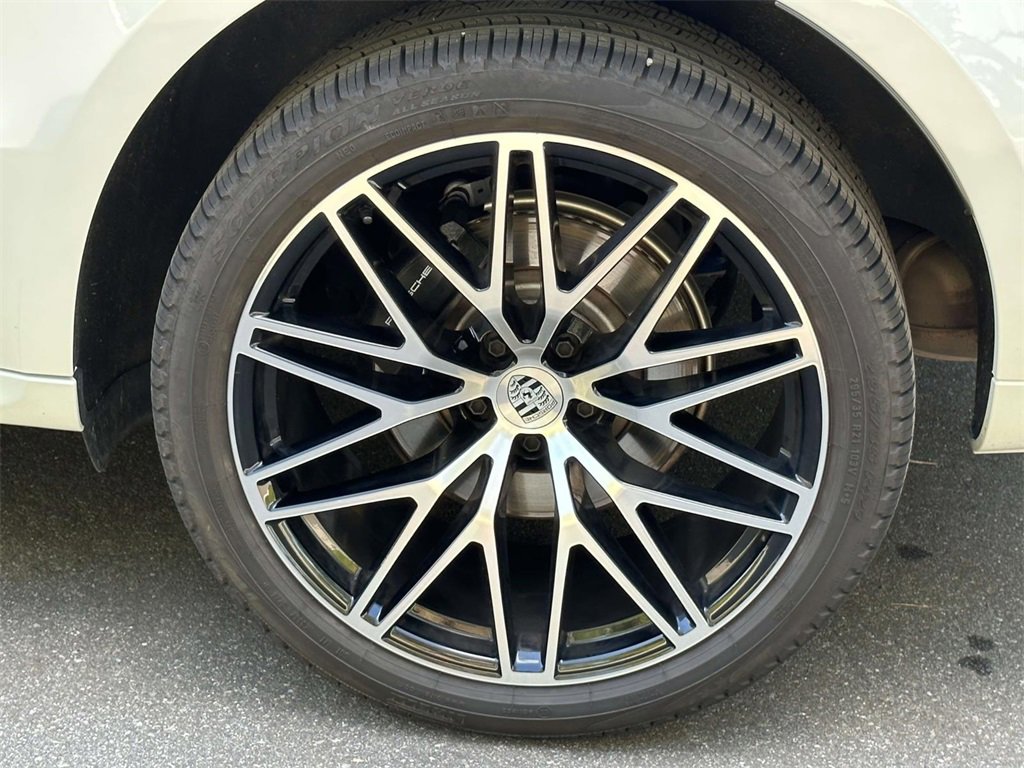 Used 2025 Porsche Macan image 8