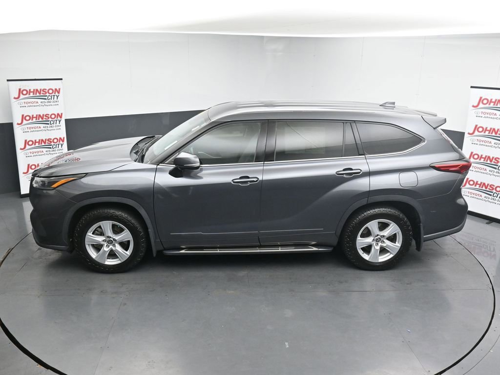 Used 2021 Toyota Highlander LE AWD/4WD image 30
