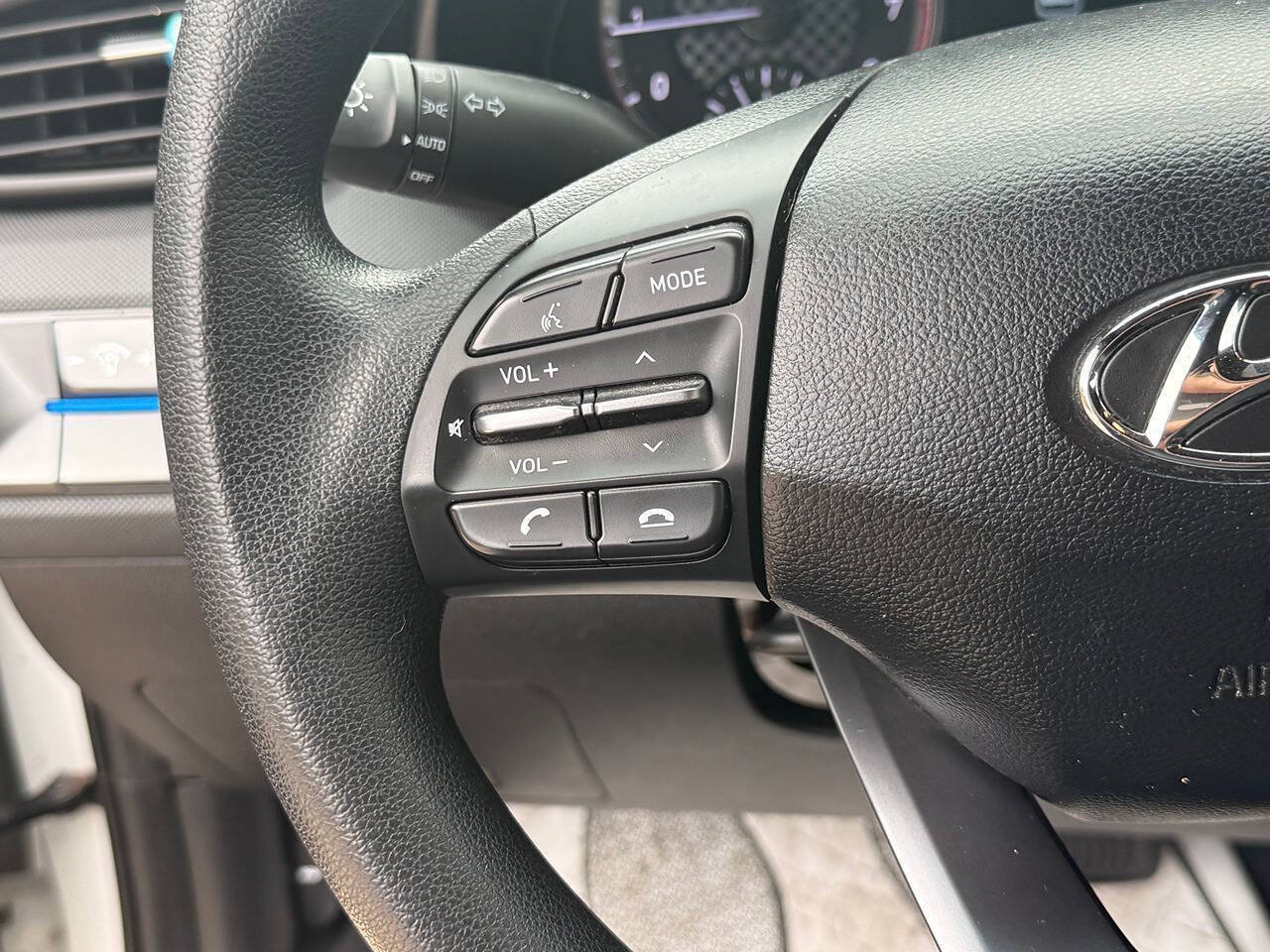 Used 2019 Hyundai Veloster 2.0 FWD image 18