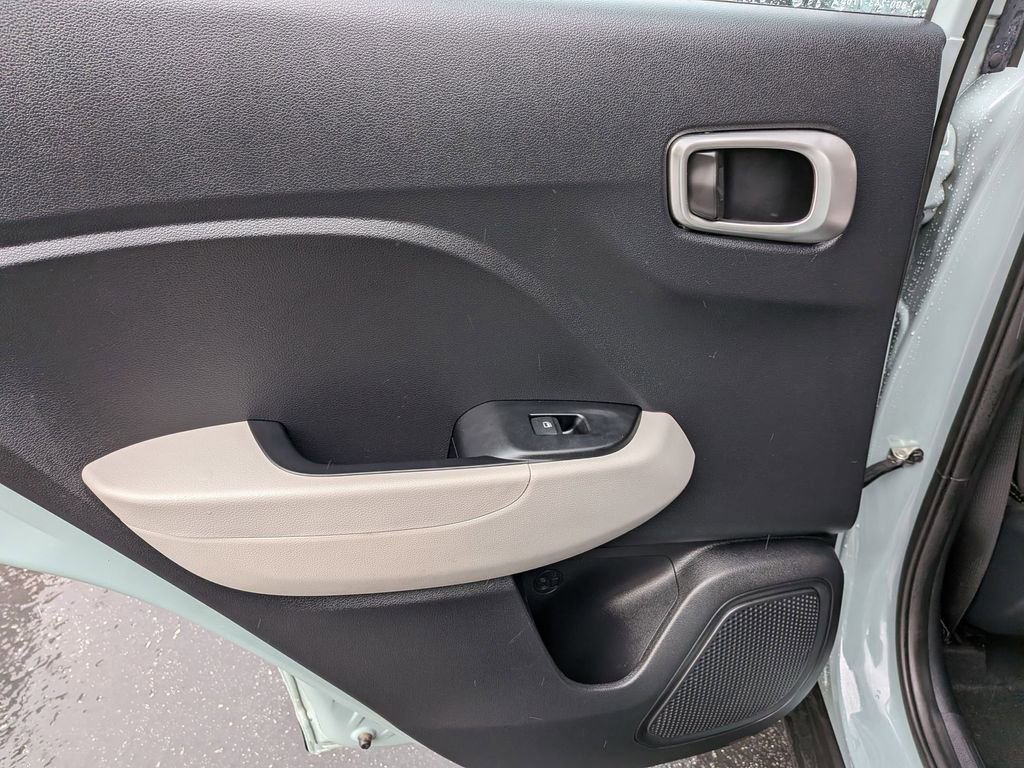 Used 2025 Hyundai Venue SEL image 26