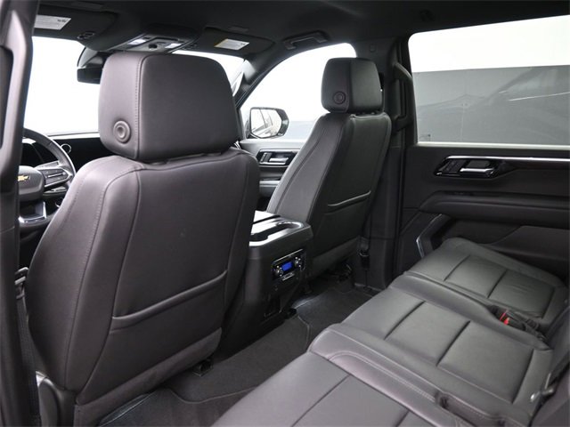 Used 2025 Chevrolet Suburban LT image 10