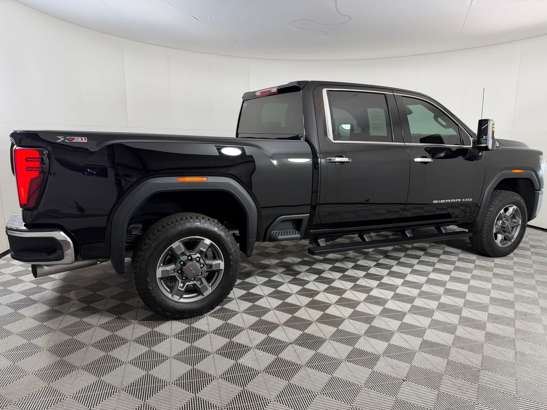 Used 2026 GMC Sierra 2500 SLT w/ SLT Convenience Package AWD/4WD image 8