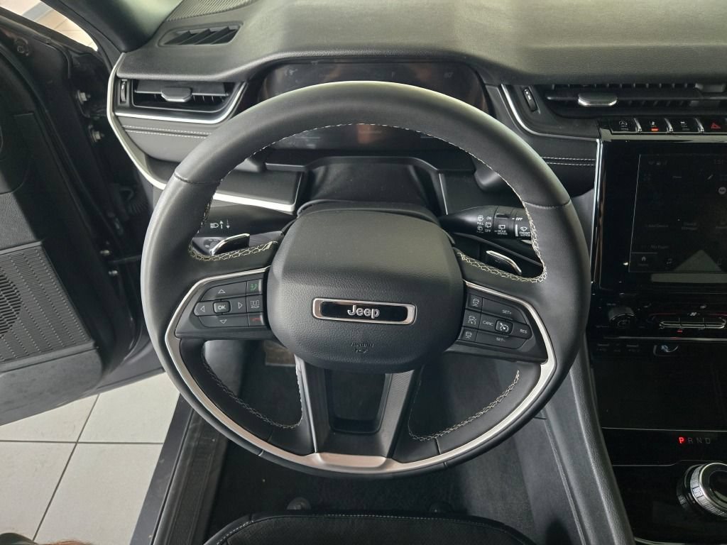 Used 2023 Jeep Grand Cherokee Altitude AWD/4WD image 32