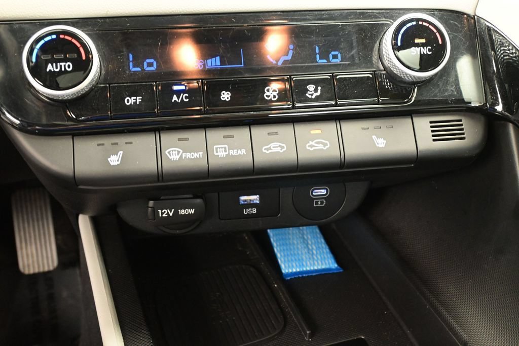 Used 2024 Hyundai Elantra Limited FWD image 31