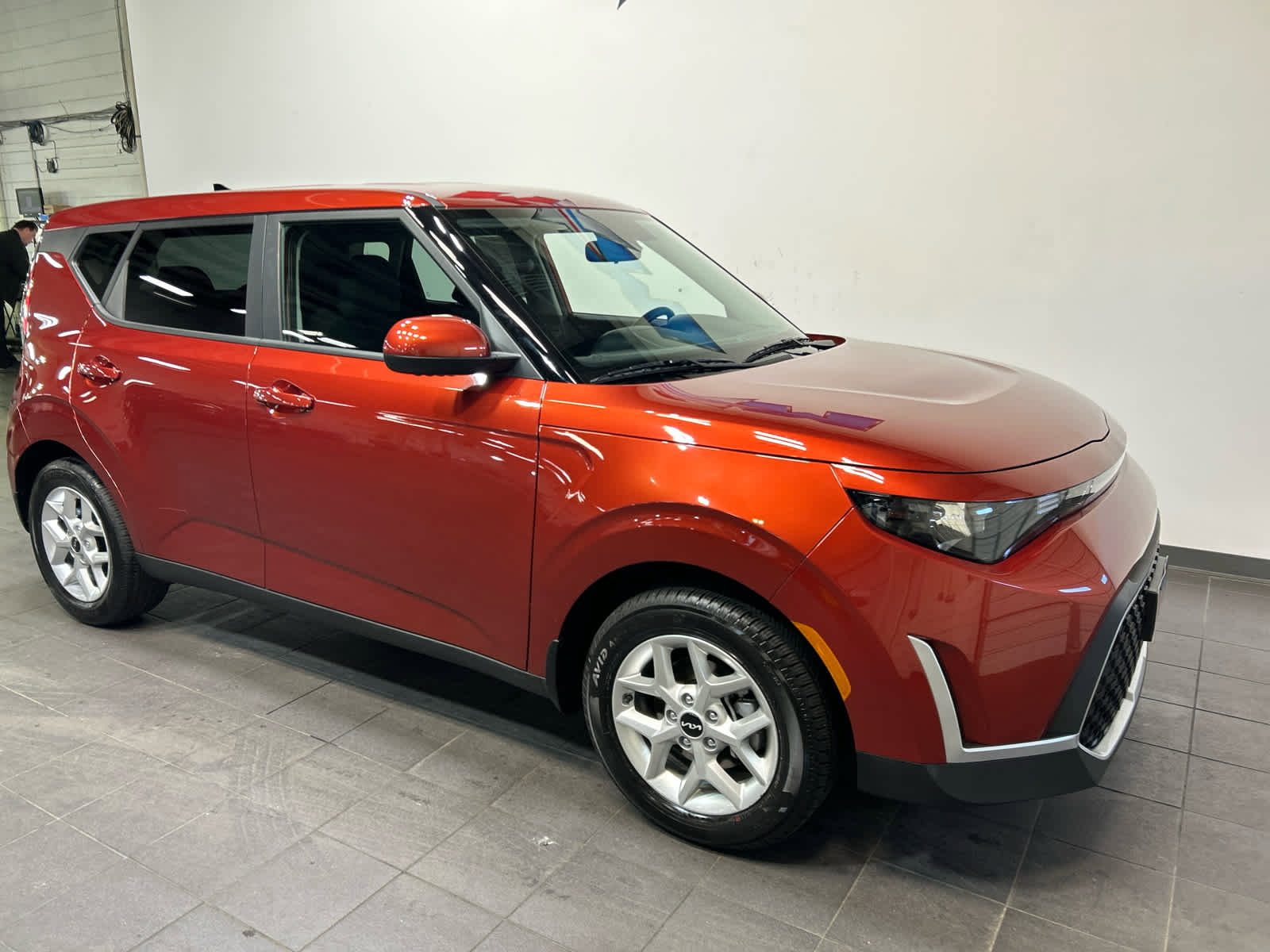 Used 2023 Kia Soul LX w/ LX Technology Package FWD image 2