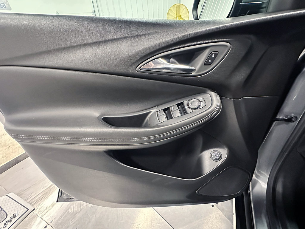Used 2024 Buick Encore GX Sport Touring FWD image 22