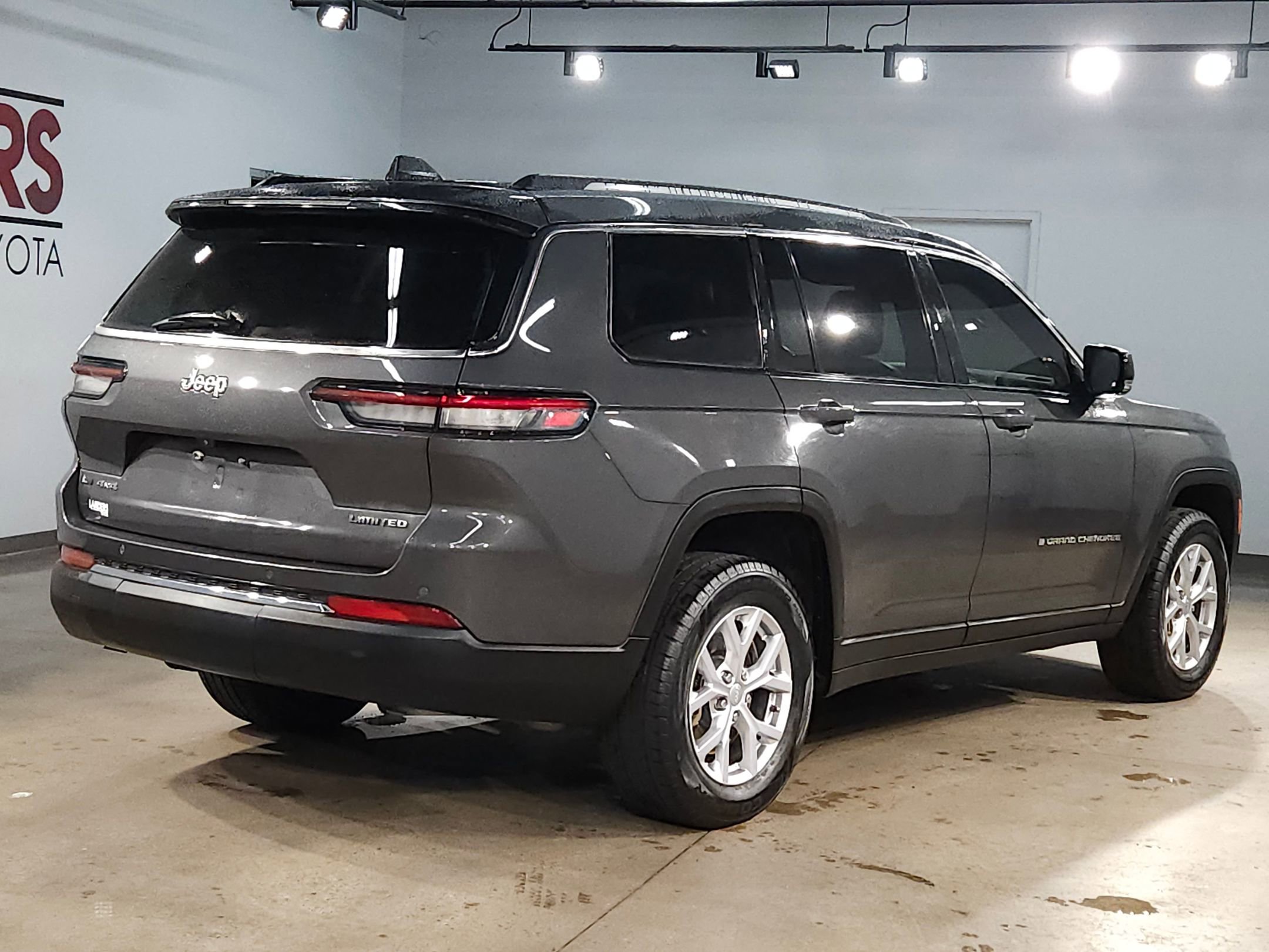 Used 2022 Jeep Grand Cherokee L Limited image 7