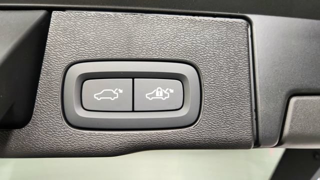 New 2026 Volvo XC60 B5 Plus w/ Protection Package Premier AWD/4WD image 40