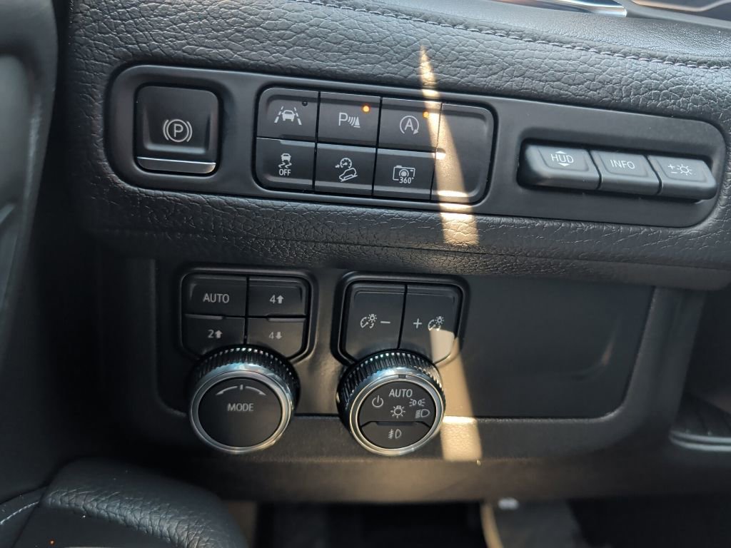 Used 2023 GMC Yukon Denali AWD/4WD image 28