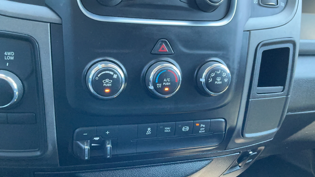 Used 2018 RAM 3500 Tradesman w/ Chrome Appearance Group AWD/4WD image 16