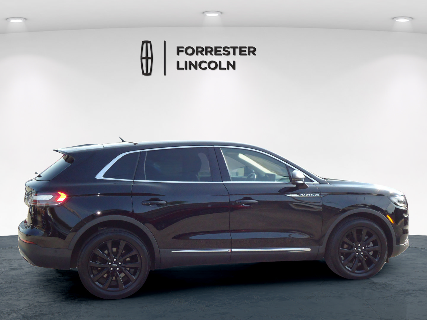 Certified 2023 Lincoln Nautilus Reserve w/ Equipment Group 201A AWD/4WD image 2