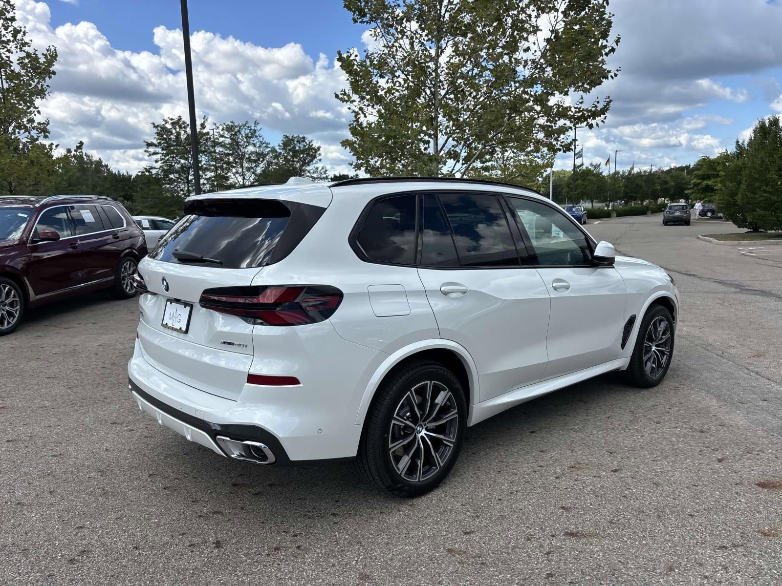 New 2026 BMW X5 xDrive40i w/ M Sport Package image 7