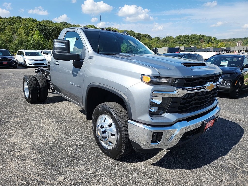 New 2026 Chevrolet Silverado 3500 LT w/ Convenience Package image 2
