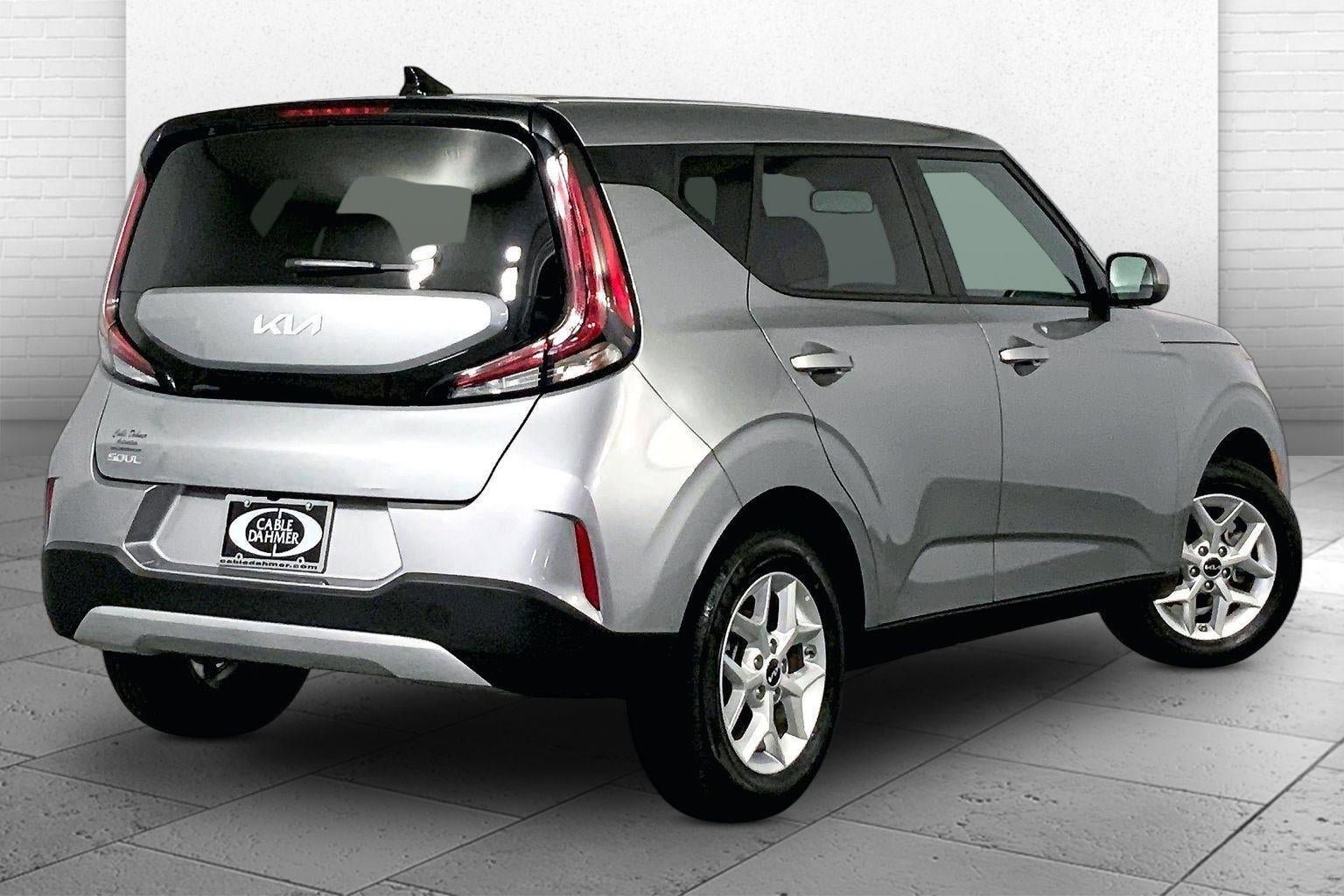 Certified 2025 Kia Soul LX w/ LX Technology Package FWD image 13