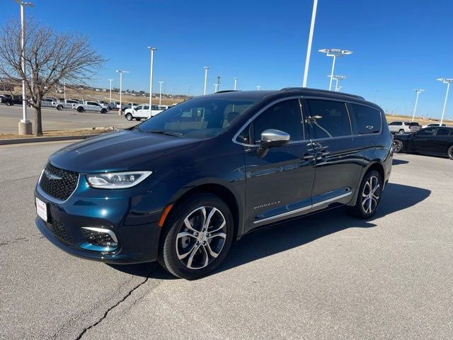 Used 2023 Chrysler Pacifica Pinnacle