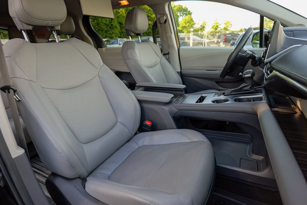 Used 2023 Toyota Sienna Limited AWD/4WD image 35