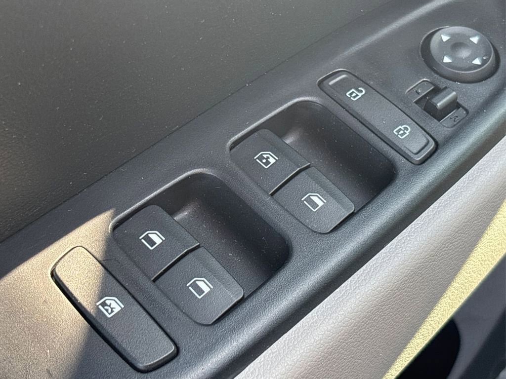 Used 2022 Hyundai Venue SEL w/ Cargo Package image 31