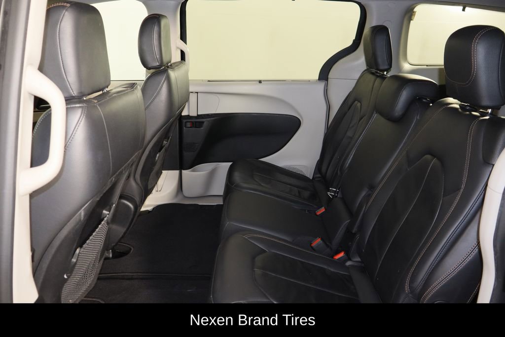 Used 2017 Chrysler Pacifica Touring-L w/ Tire & Wheel Group image 16