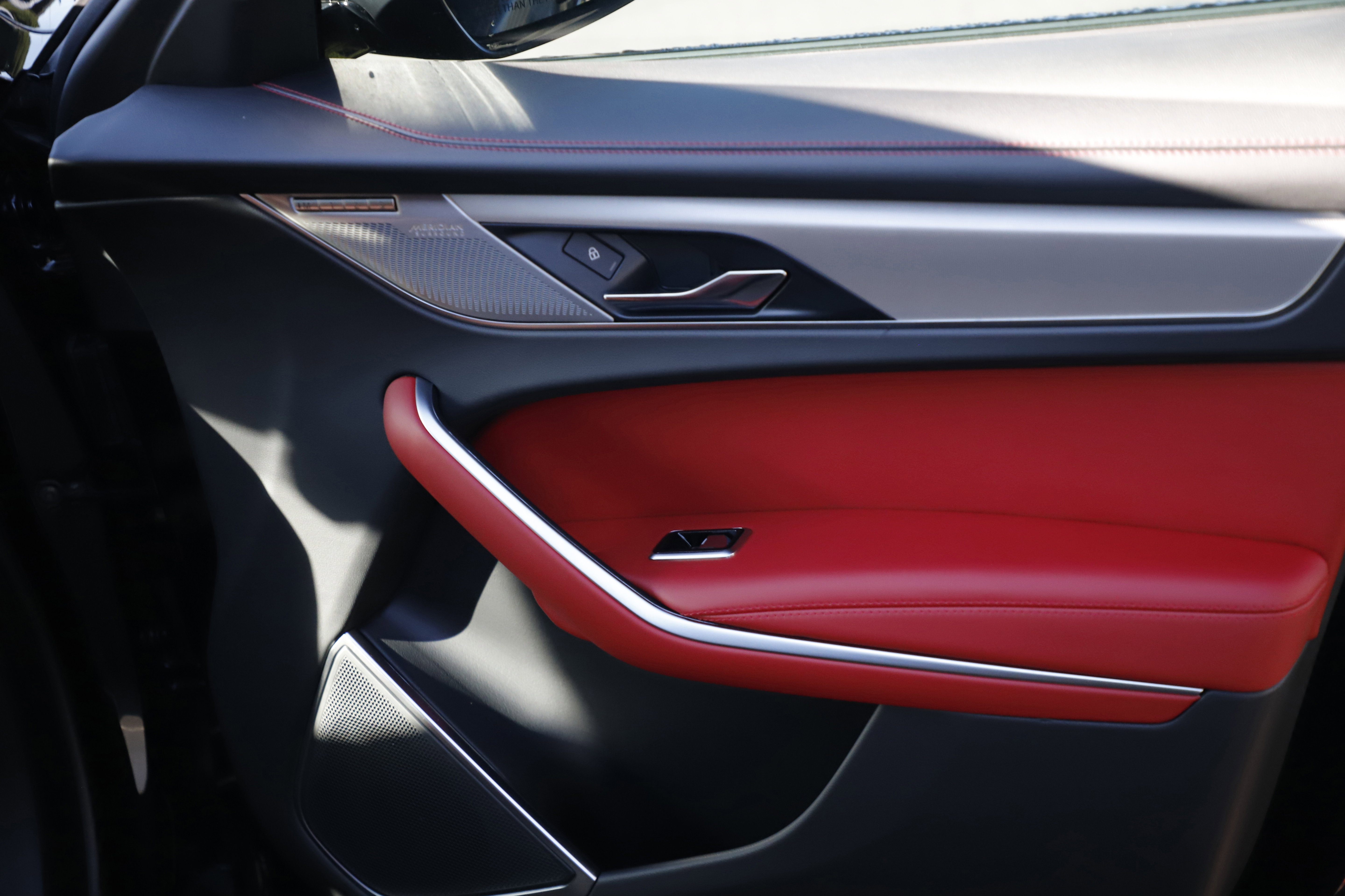 New 2026 Jaguar F-PACE R-Dynamic S image 10