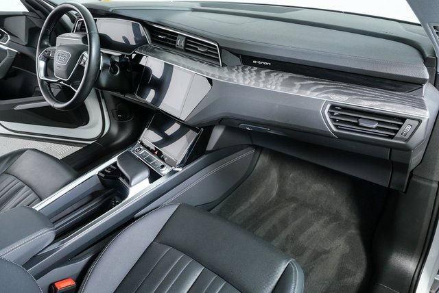 Used 2021 Audi e-tron Premium Plus w/ Premium Plus Package image 23
