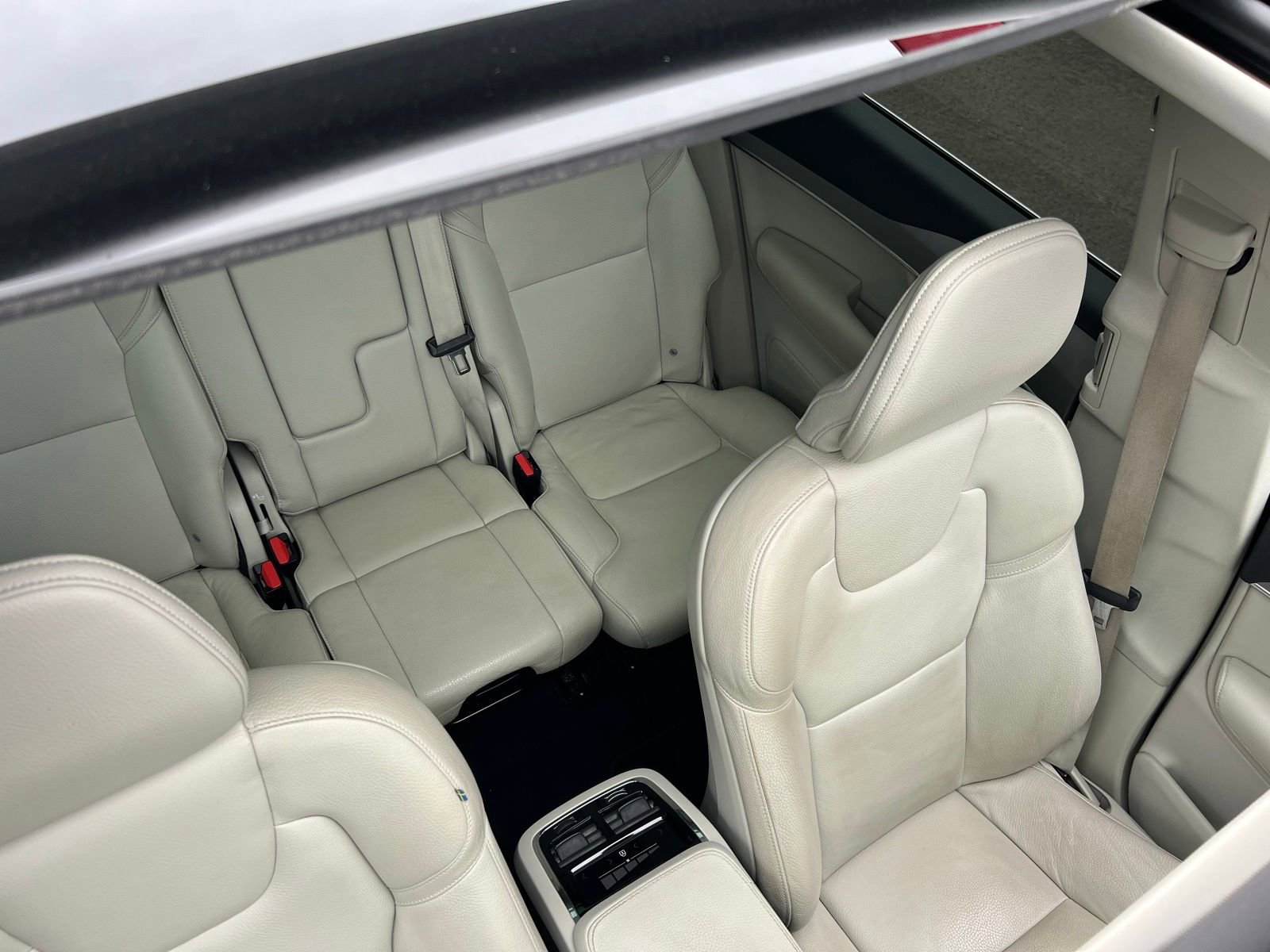 Used 2022 Volvo XC90 T5 Momentum image 13