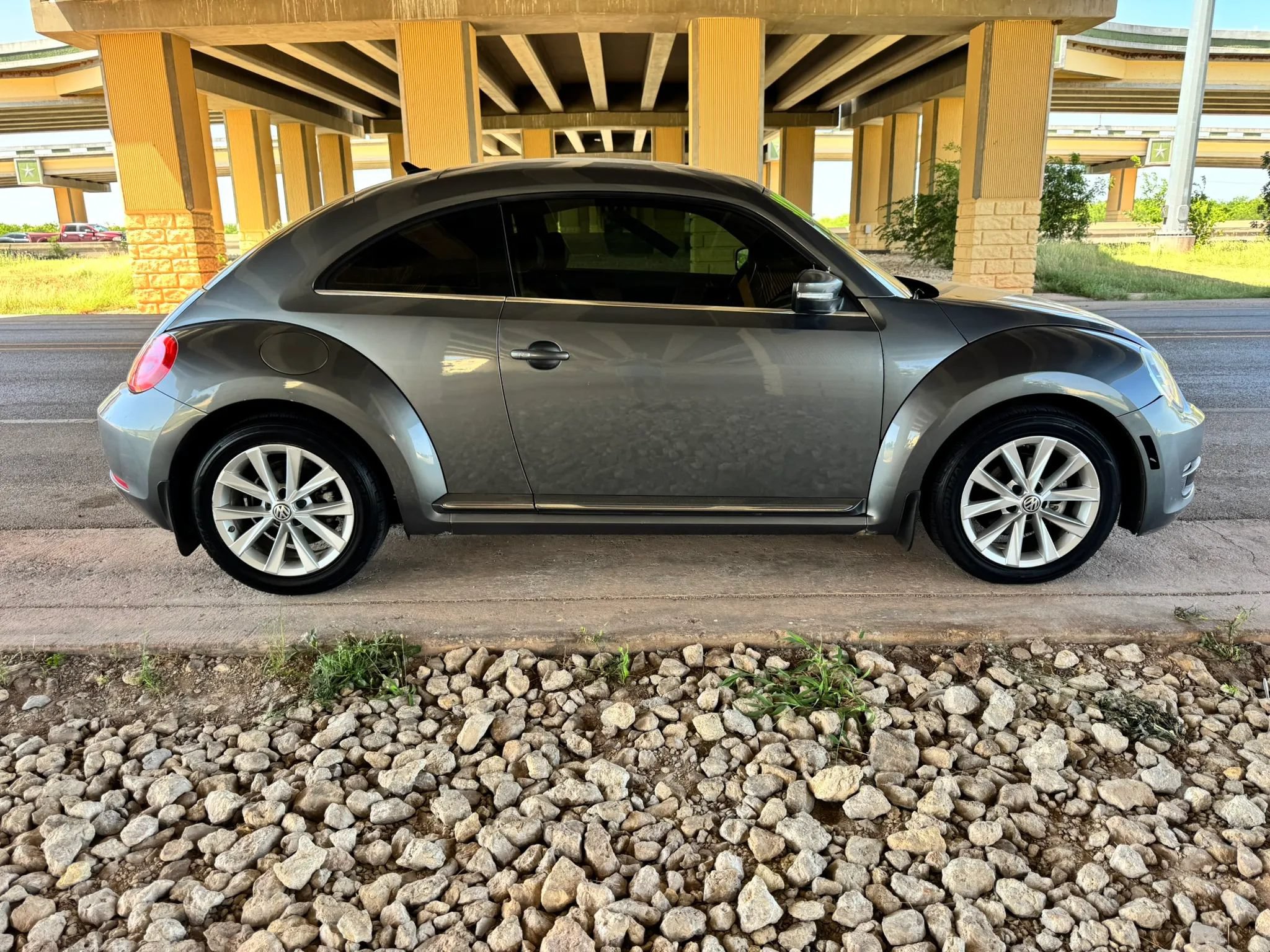 Used 2014 Volkswagen Beetle TDI FWD image 2
