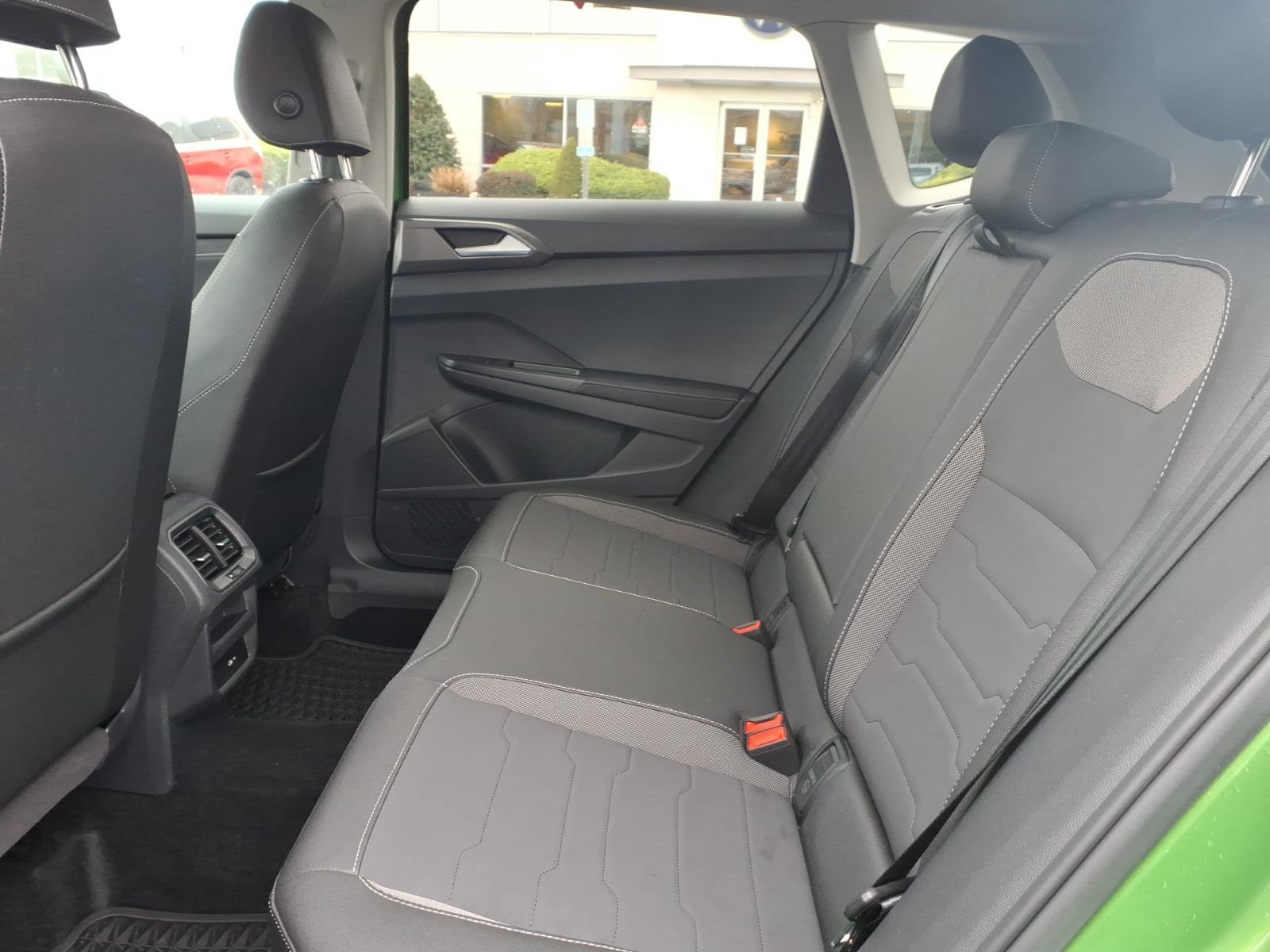 Used 2025 Volkswagen Taos SE image 16