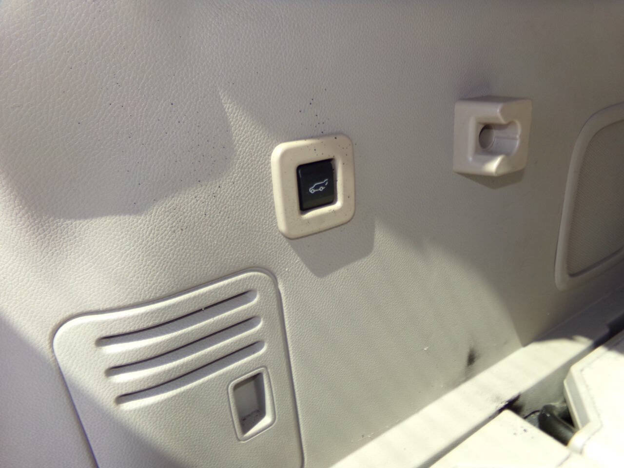 Used 2016 Lincoln Navigator L Select RWD image 25