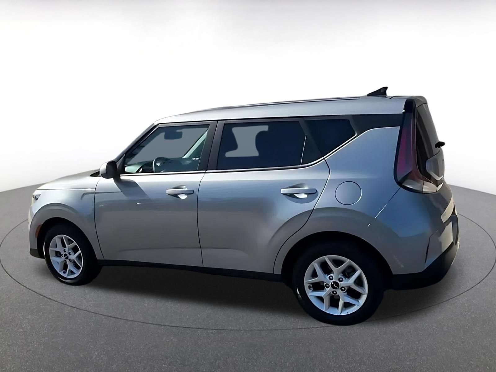 Used 2025 Kia Soul LX w/ LX Technology Package FWD image 10
