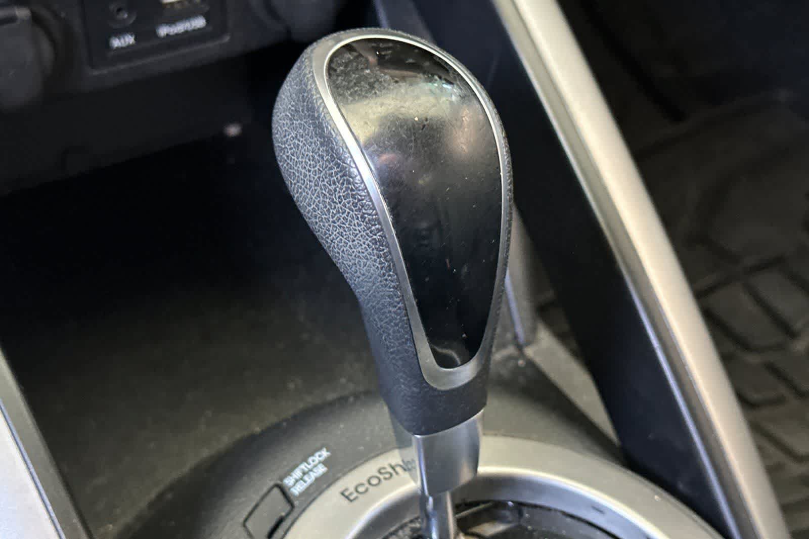 Used 2015 Hyundai Veloster FWD image 23