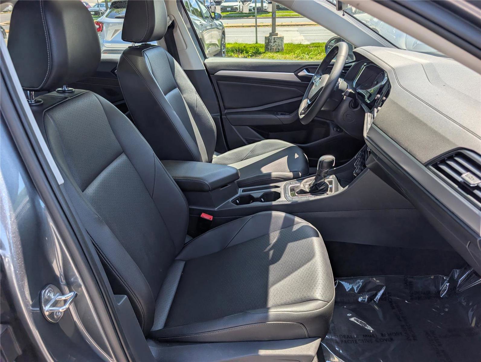 Used 2020 Volkswagen Jetta SE w/ SE Cold Weather Package FWD image 11
