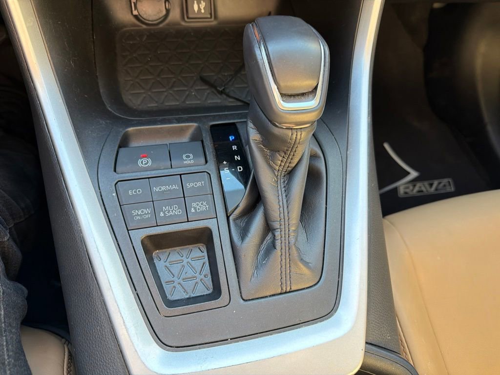 Used 2019 Toyota RAV4 XLE Premium AWD/4WD image 23