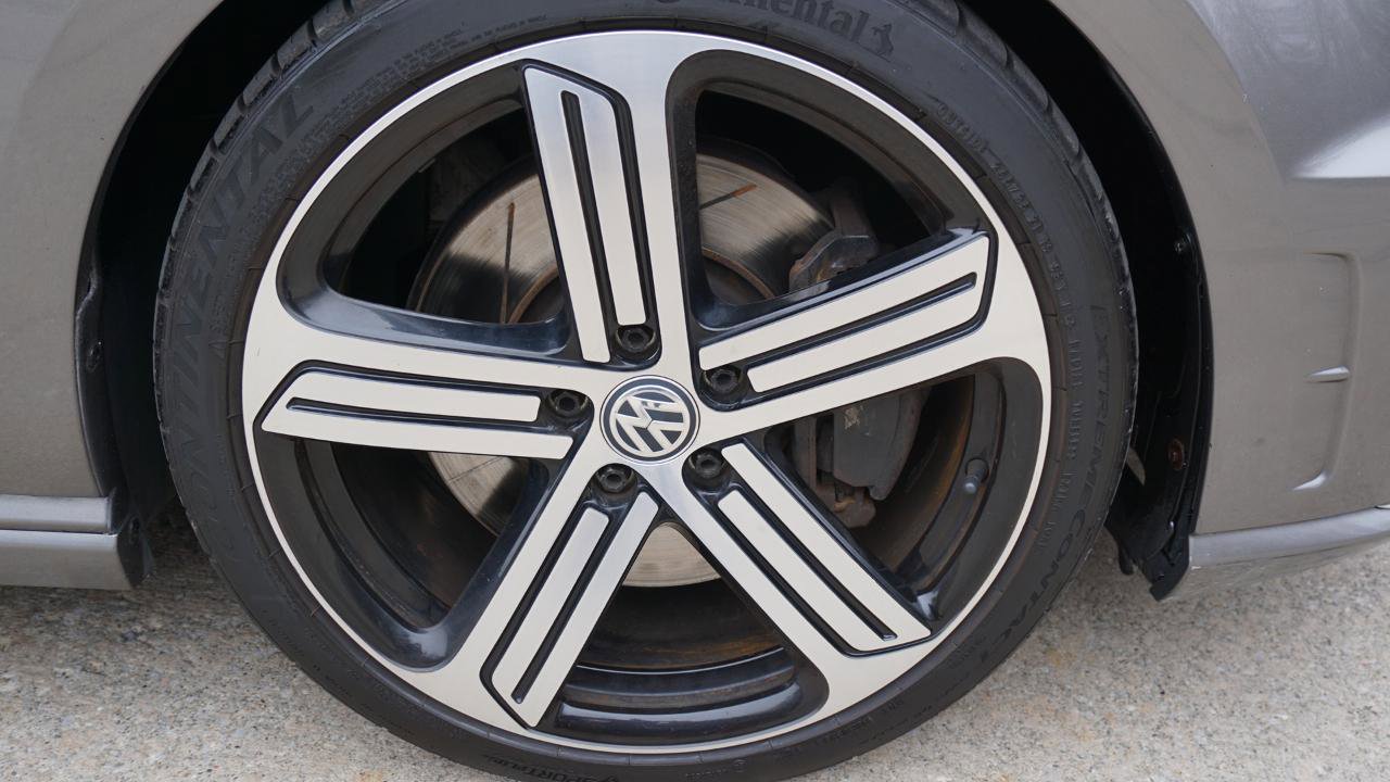Used 2015 Volkswagen Golf R 4dr HB AWD/4WD image 12