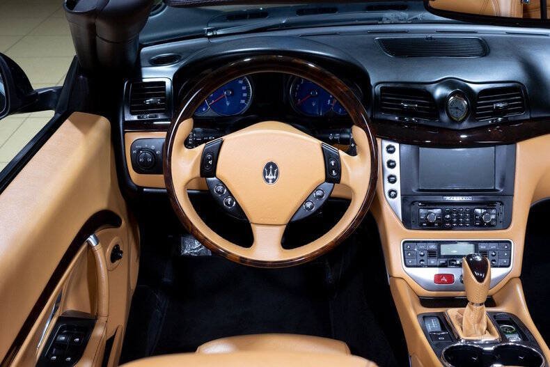 Used 2015 Maserati GranTurismo Convertible RWD image 44