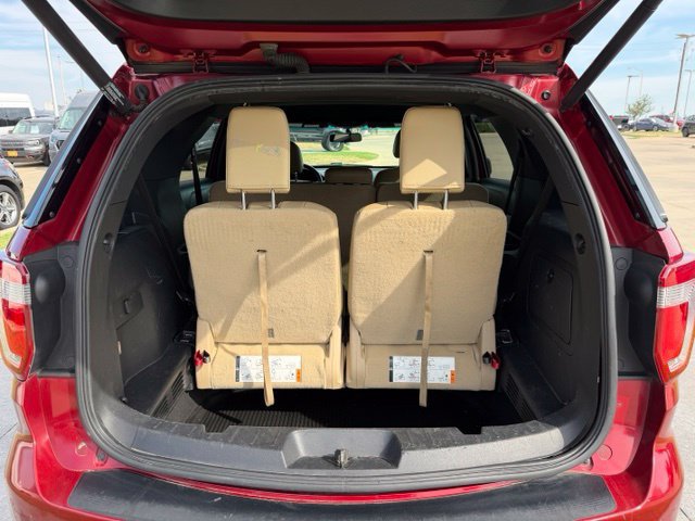 Used 2017 Ford Explorer XLT w/ Equipment Group 202A FWD image 9