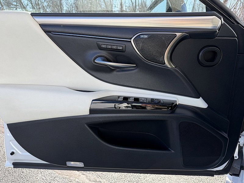 Used 2023 Lexus ES 350 F Sport w/ Accessory Package (Z2) FWD image 25