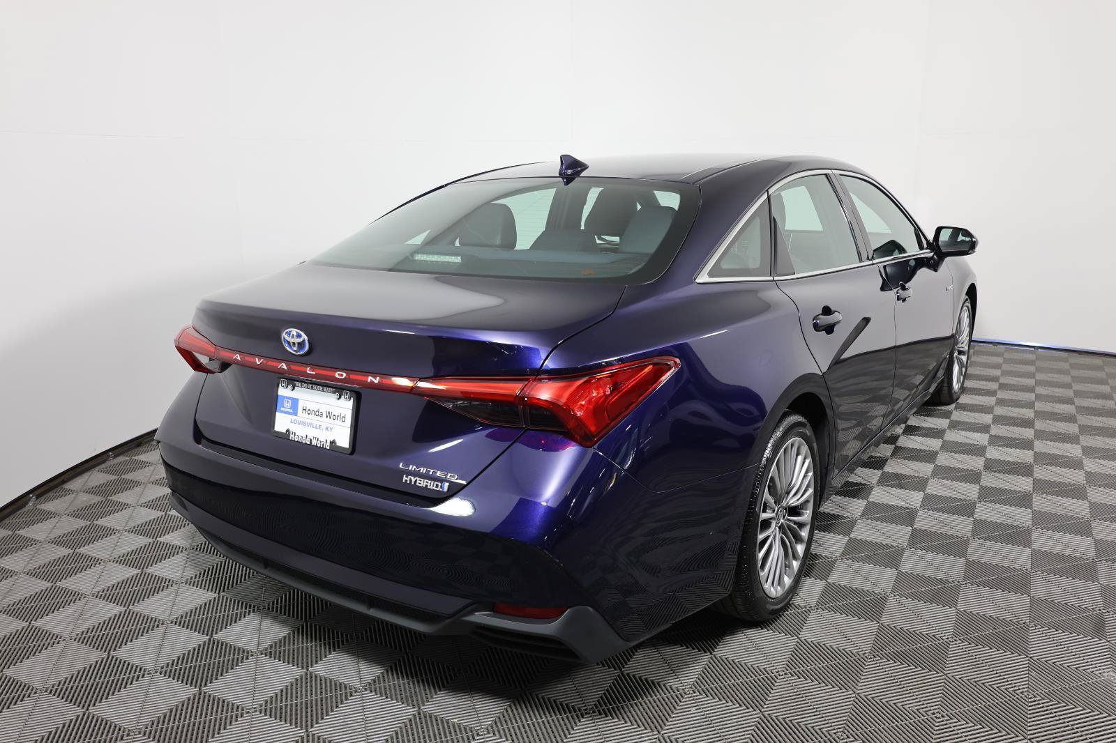 Used 2021 Toyota Avalon Limited FWD image 5