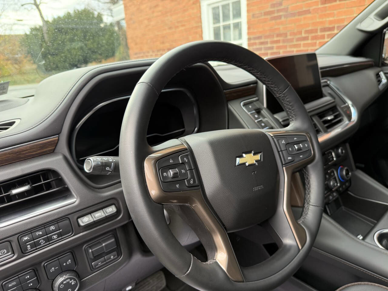 Used 2024 Chevrolet Suburban High Country image 17