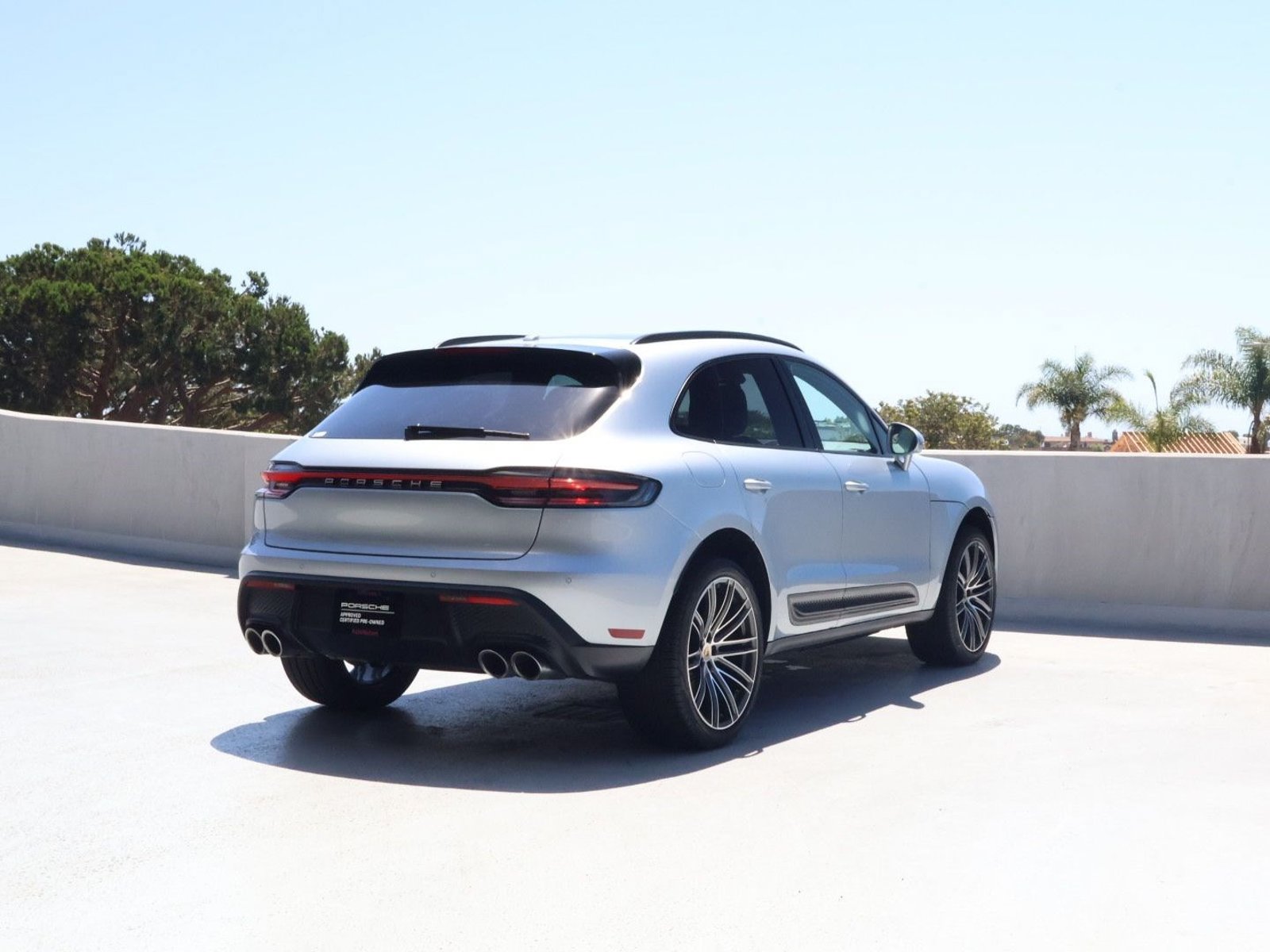Certified 2026 Porsche Macan AWD/4WD image 9