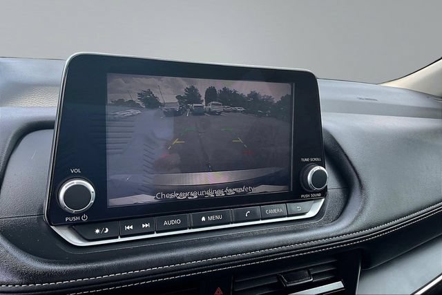 Used 2025 Nissan Rogue S FWD image 14