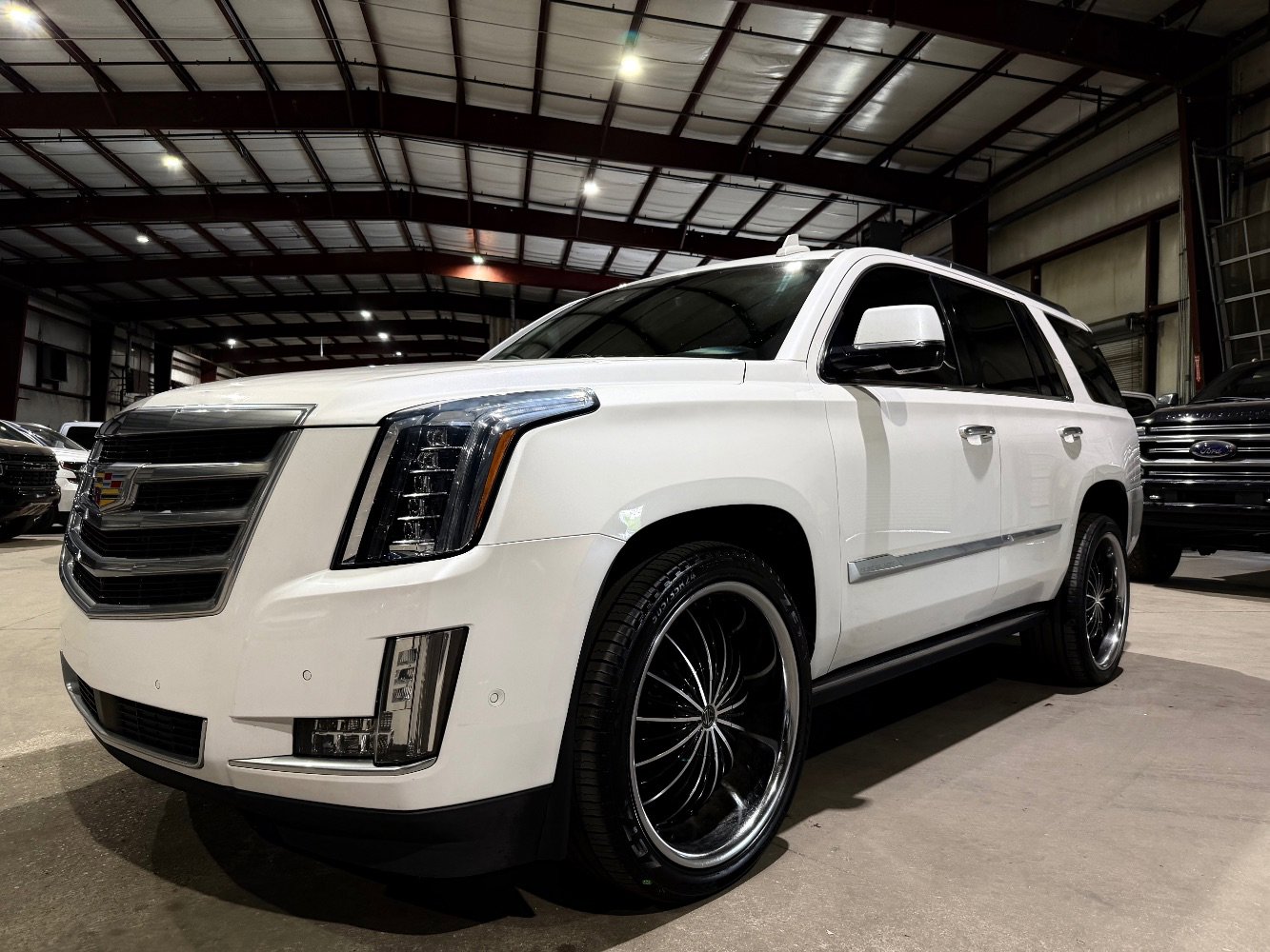 Used 2017 Cadillac Escalade Premium Luxury RWD image 9