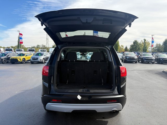 Used 2019 GMC Acadia SLE FWD image 17