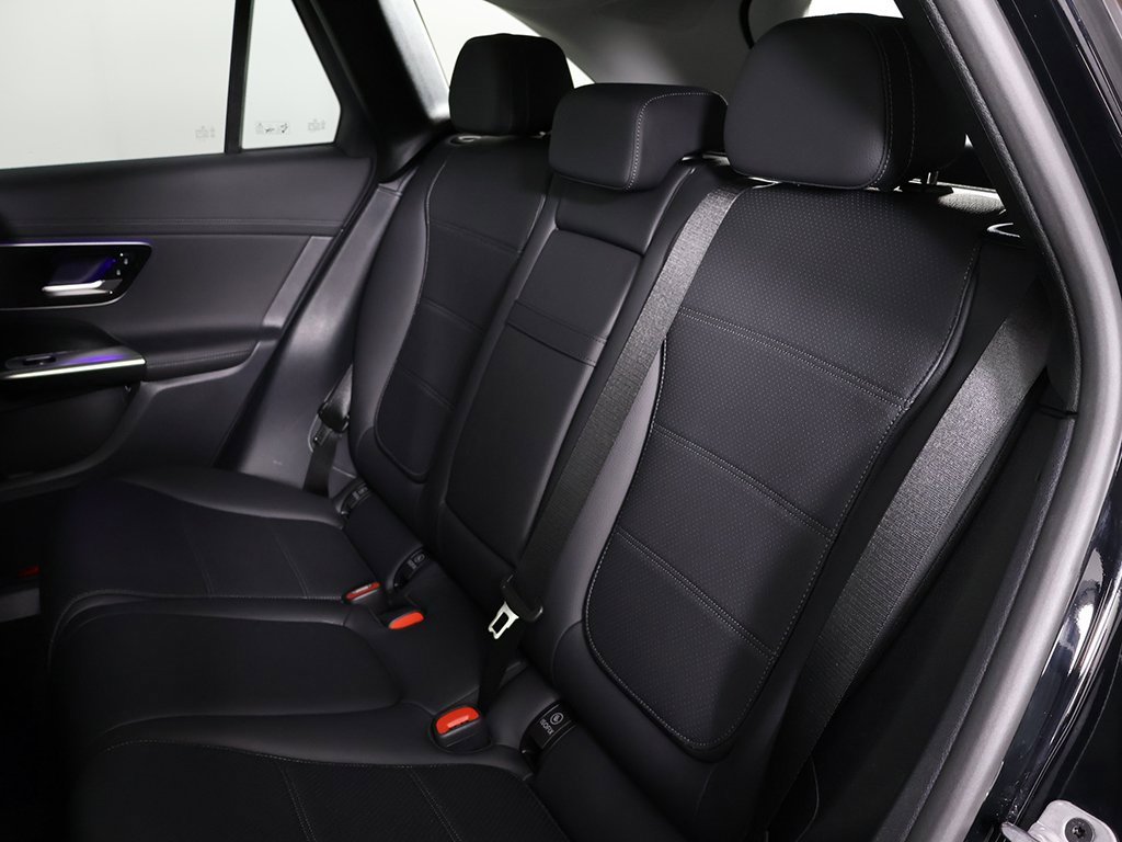 Used 2025 Mercedes-Benz GLC 350e 4MATIC image 28