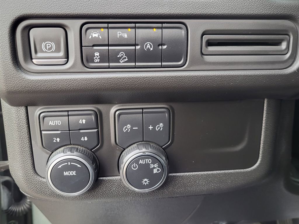 Used 2023 Chevrolet Suburban Premier image 13
