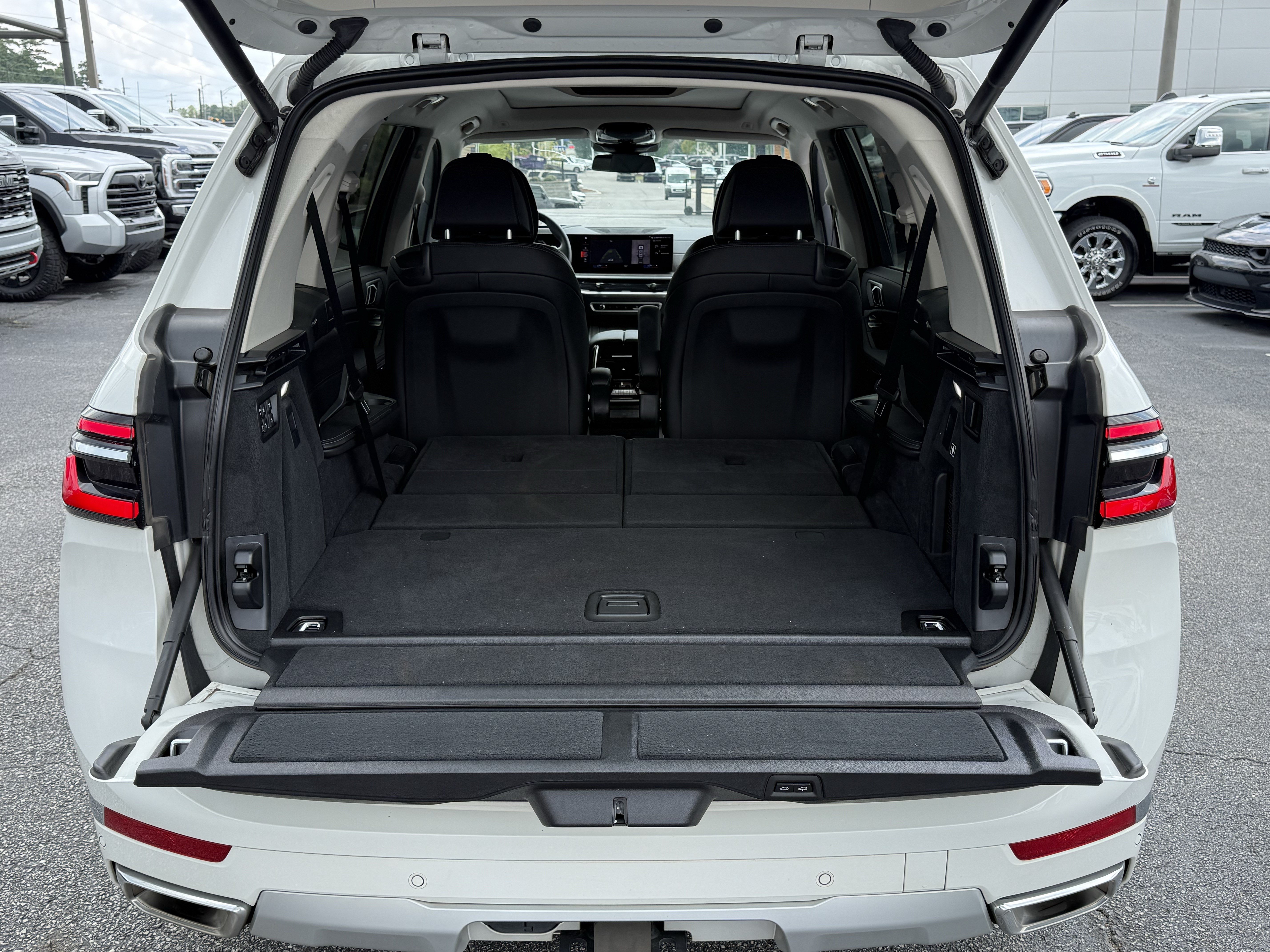 Used 2023 BMW X7 xDrive40i w/ Premium Package AWD/4WD image 36