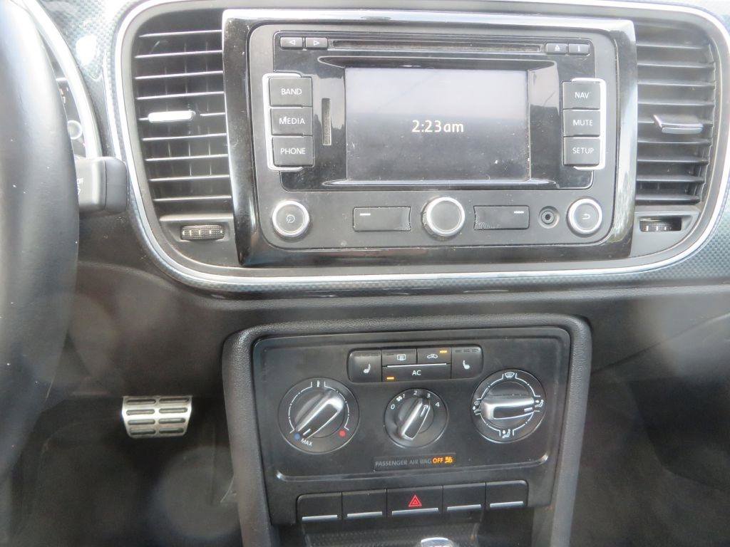 Used 2012 Volkswagen Beetle Turbo FWD image 17